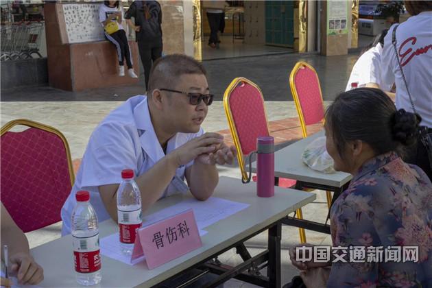 左斌义诊.jpg