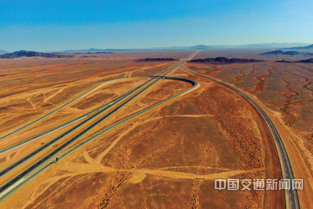 京新高速公路梧桐大泉至木垒段最后500公里贯通__中国交通新闻网