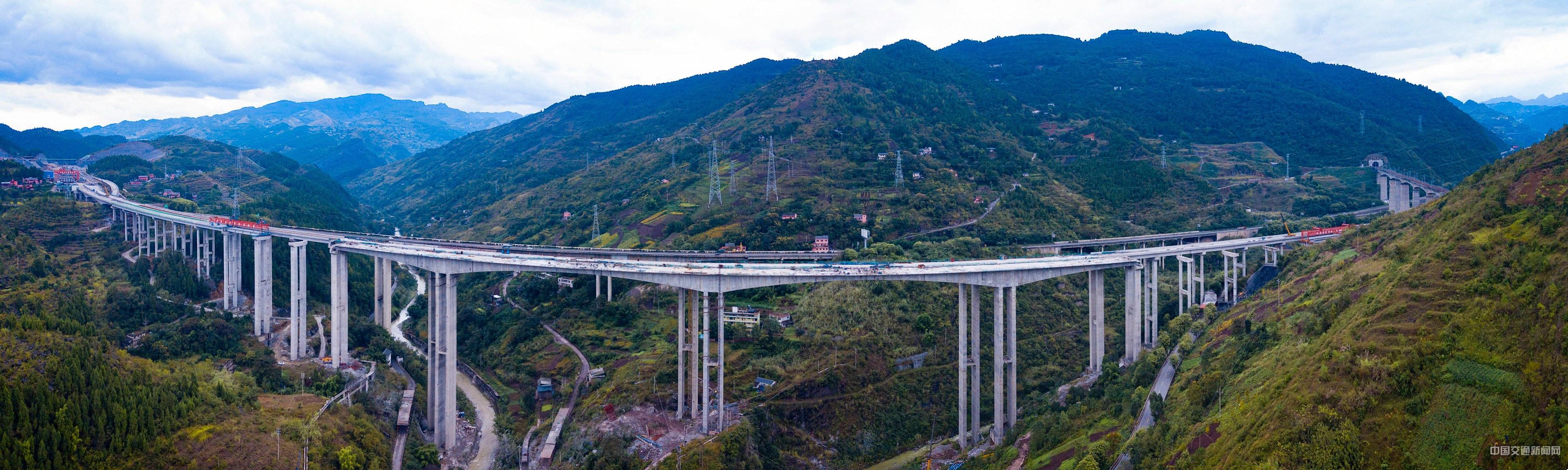 渝黔高速扩能六桥六隧控制性工程全部完工