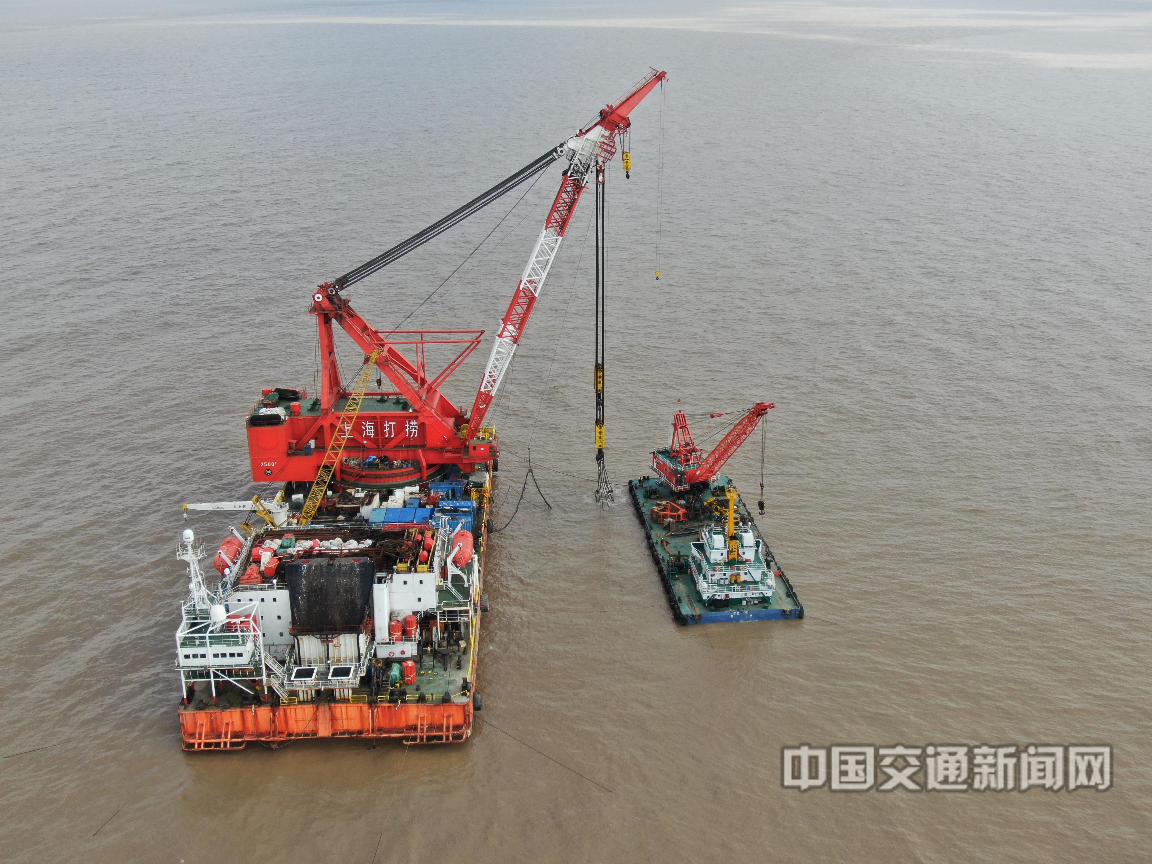 首创长江口二号古船整体打捞