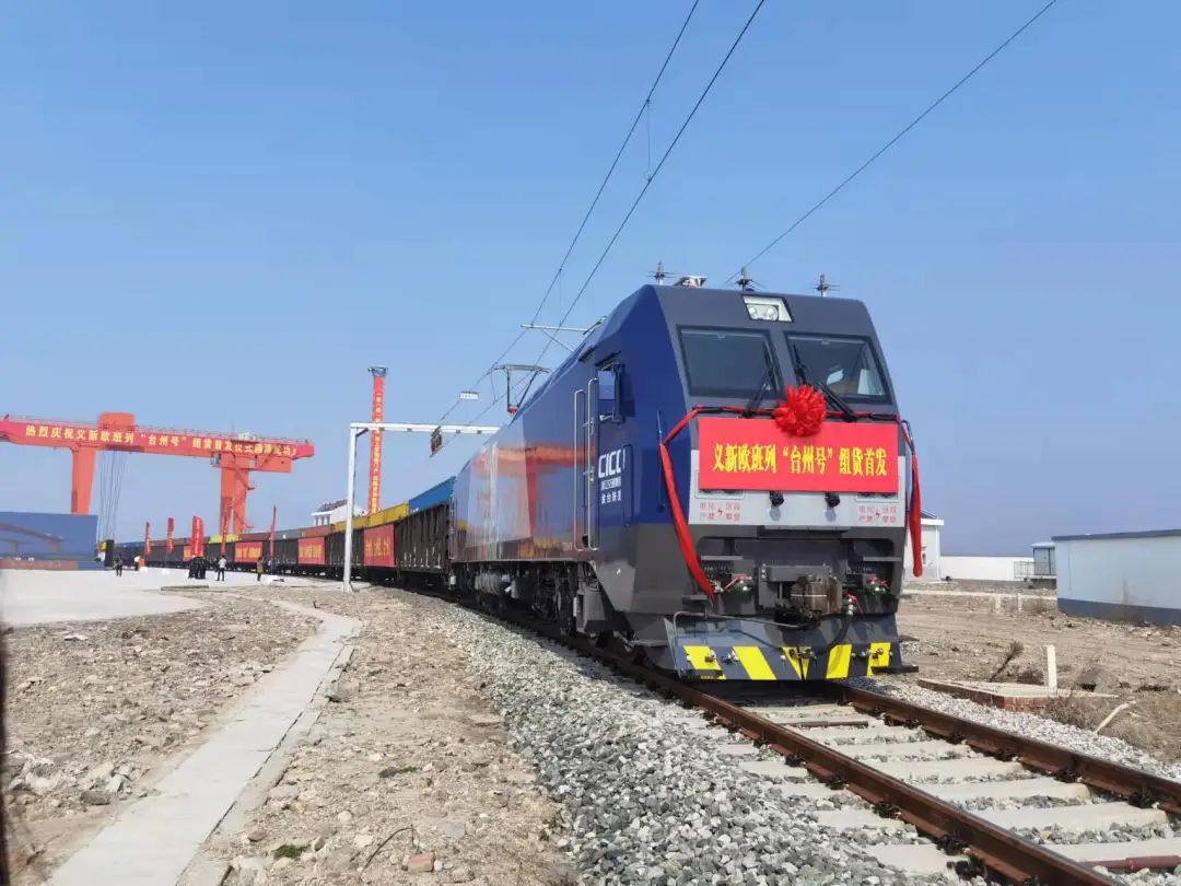 此次班列以金台铁路头门港站货场为货源集散中心,采用"铁转铁"形式,驳