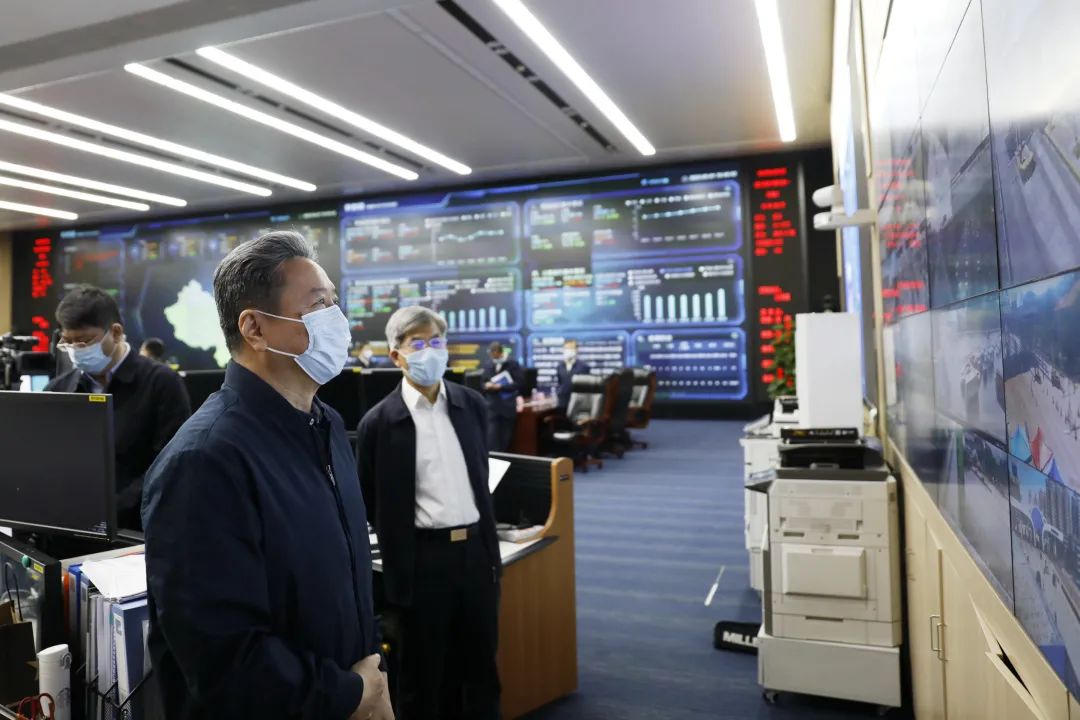 李小鹏主持召开调度会__中国交通新闻网