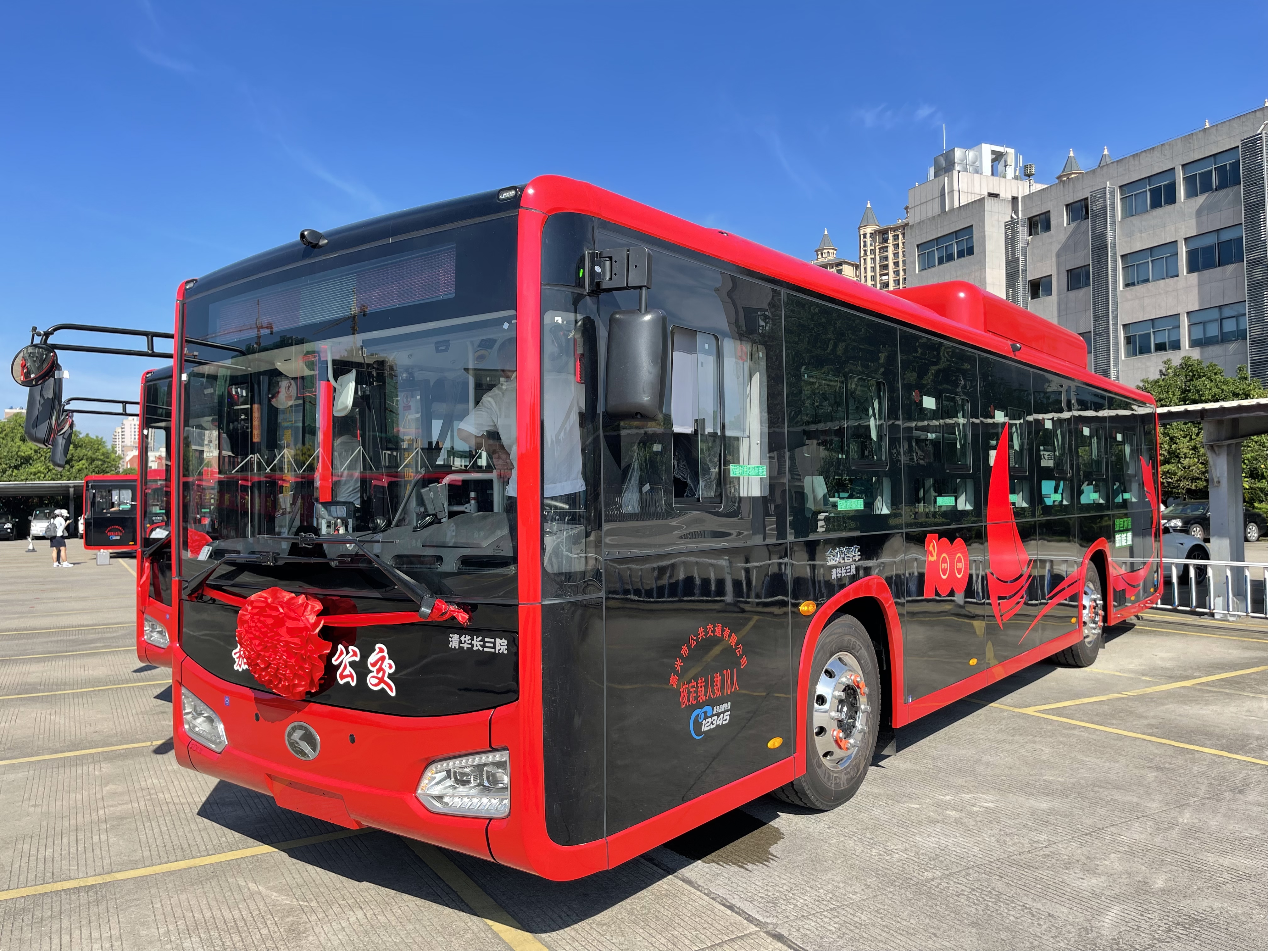 低地板低入口客车推广加速市民赞