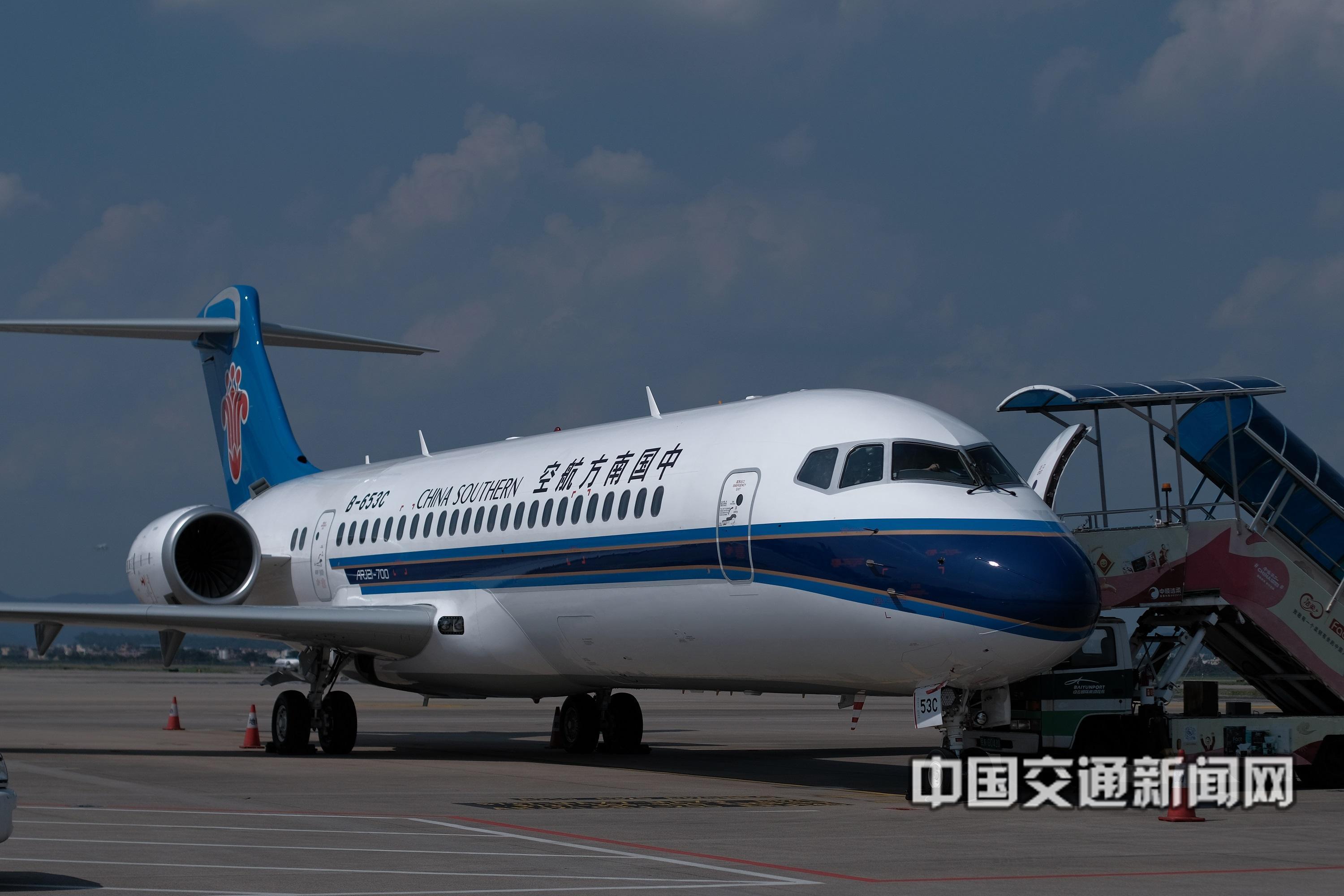 飞机的航道怎么形成的 320276_6b81bc35-7161-4f4e-97f2-20fa96c4af56_batchwm_batchwmcopy.jpg