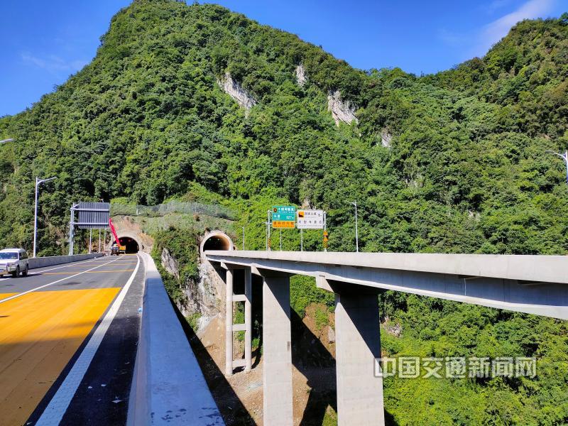 主线全长43公里,设有柳溪,小草坝两条连接线,长32公里