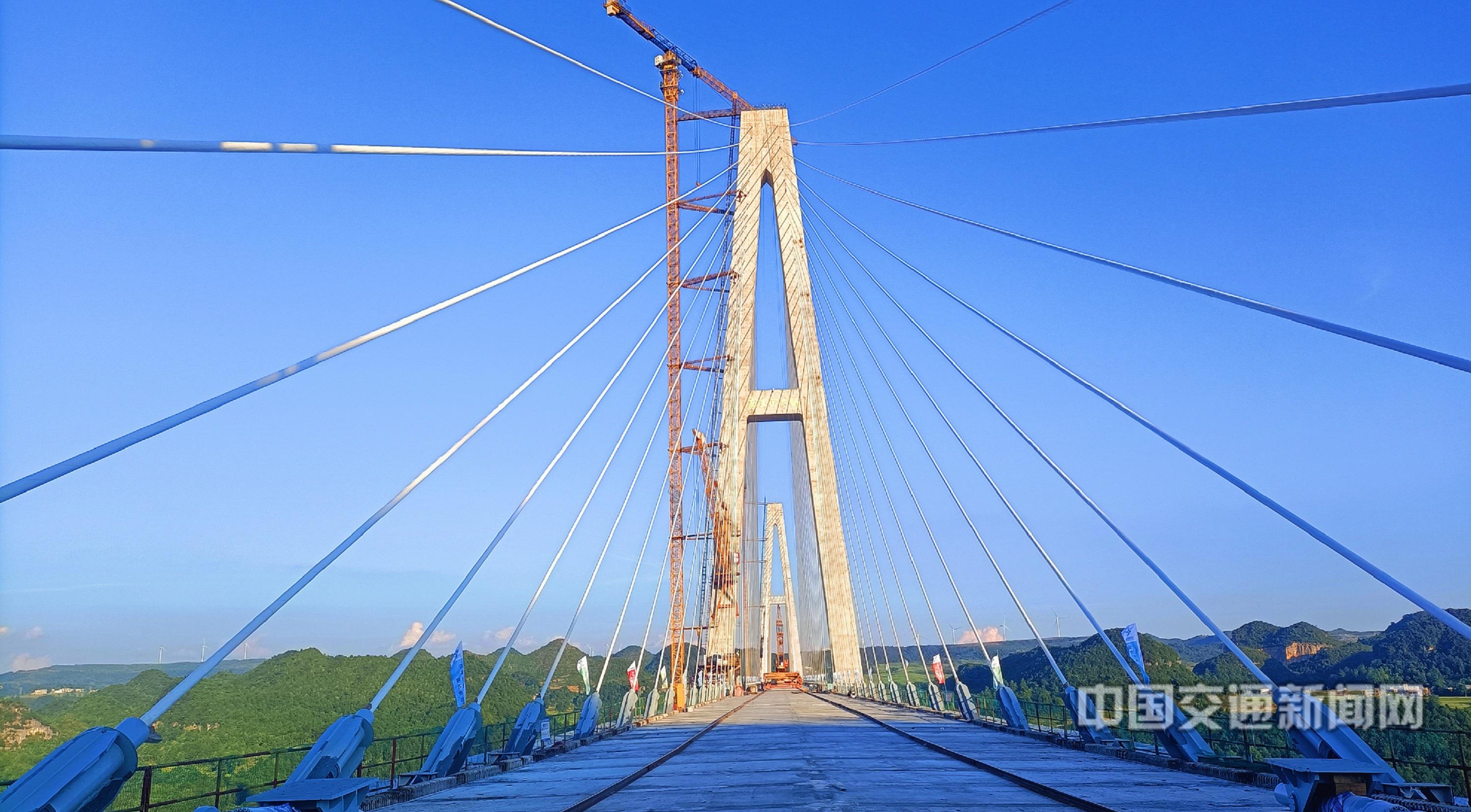 世界第一高山峡谷景观斜拉桥合龙__中国交通新闻网