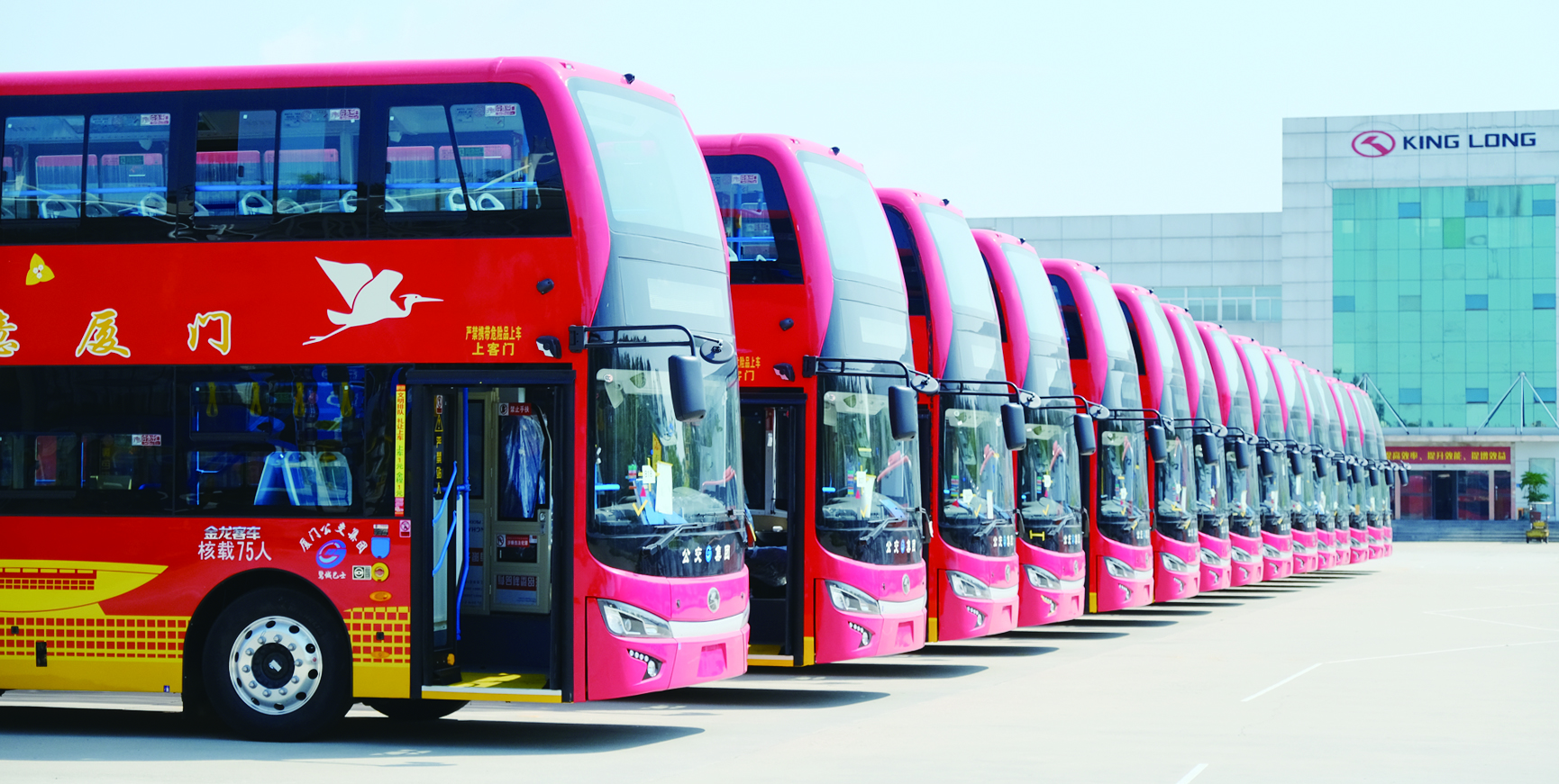 32辆金龙纯电动双层巴士厦门投用__中国交通新闻网
