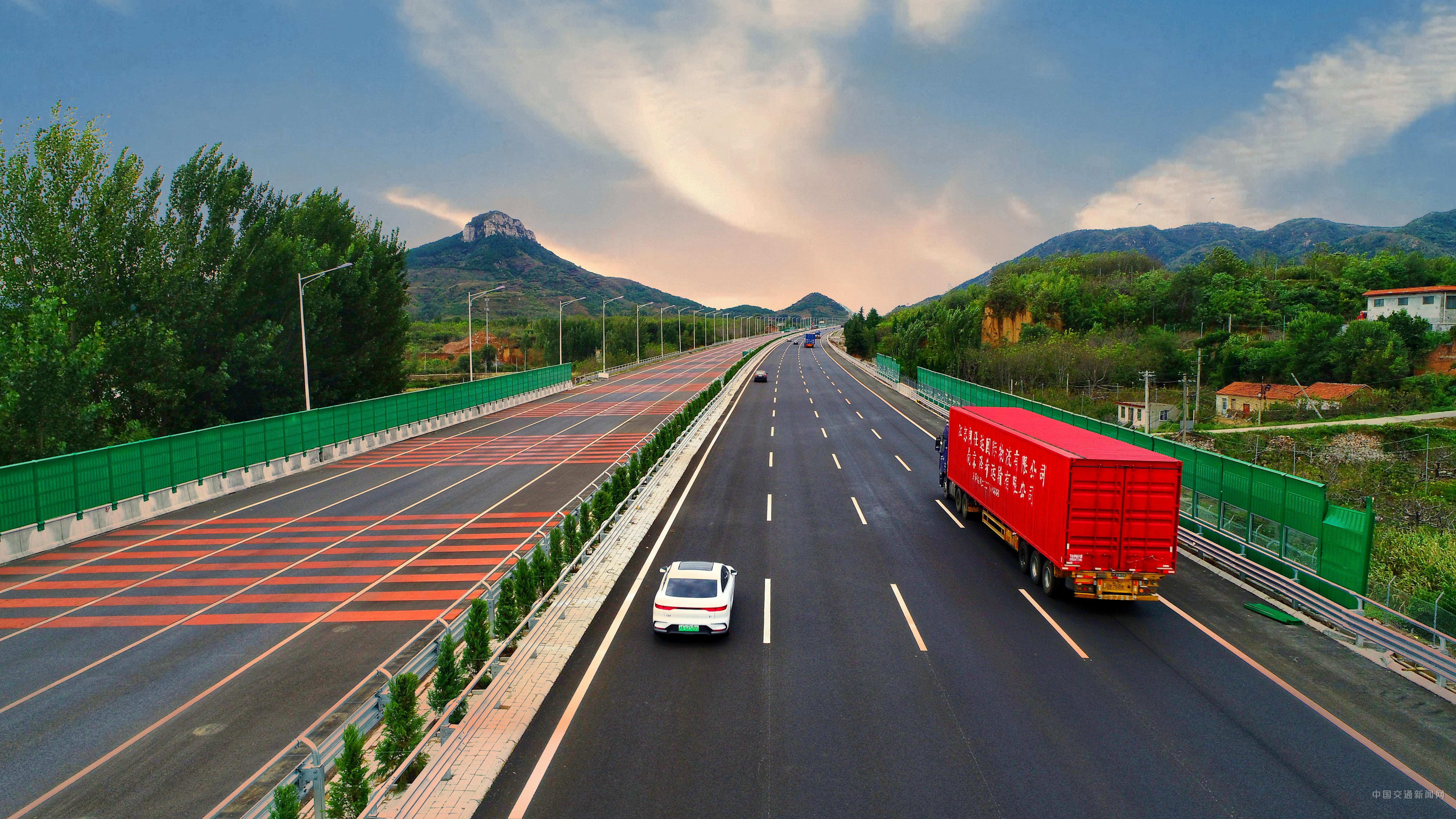 京台高速公路济南至泰安段改扩建工程项目建成通车__中国交通新闻网