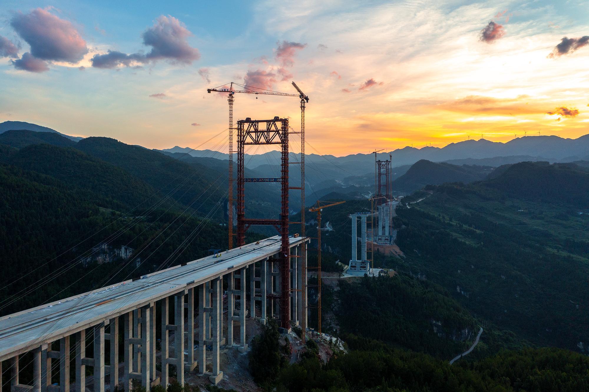 渝湘复线高速公路建设如火如荼 __中国交通新闻网