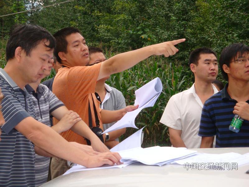 项目组专家现场调研。.jpg