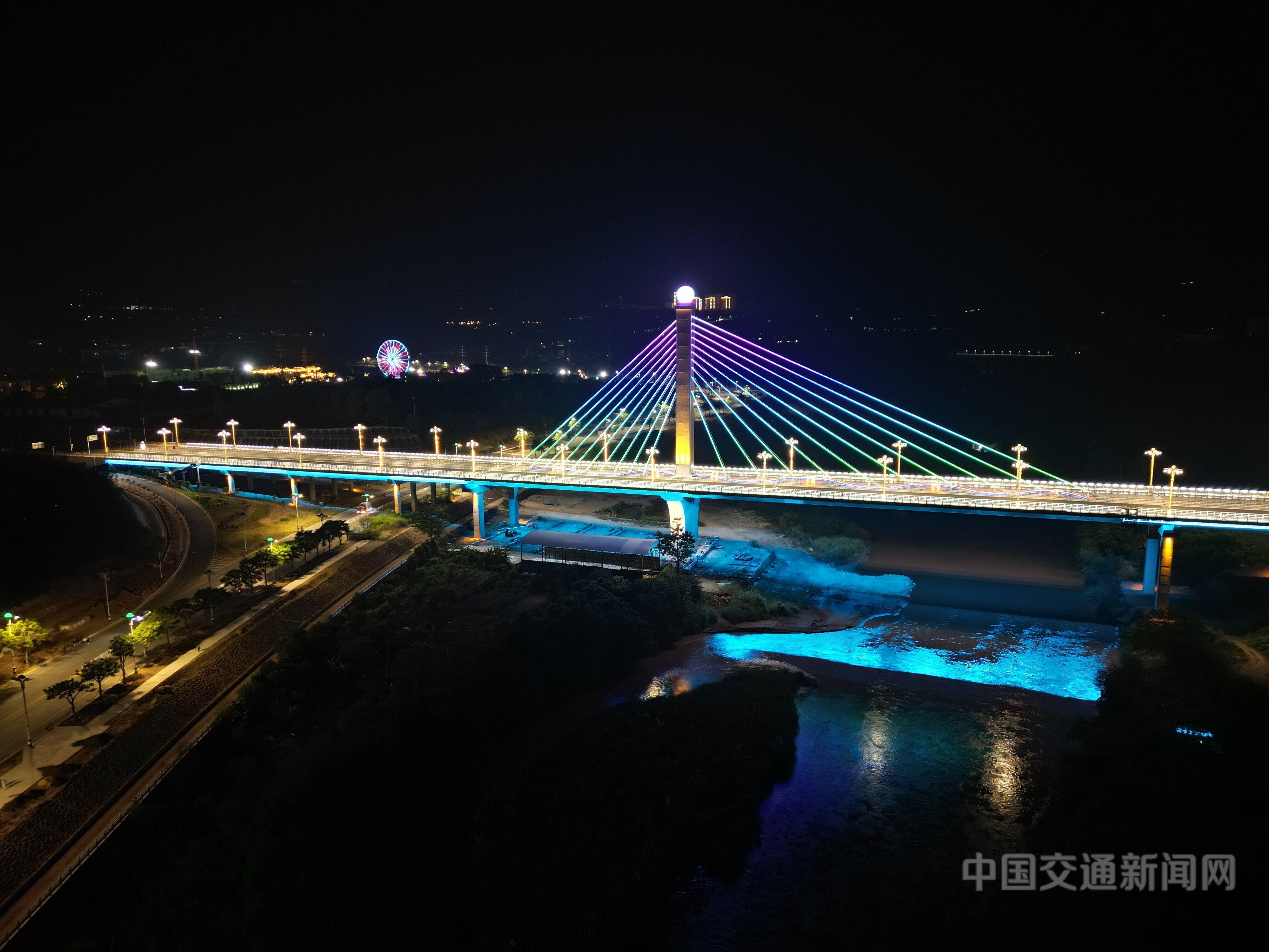 云南元江县跨江大桥获第十五届"中国钢结构金奖"__中国交通新闻网