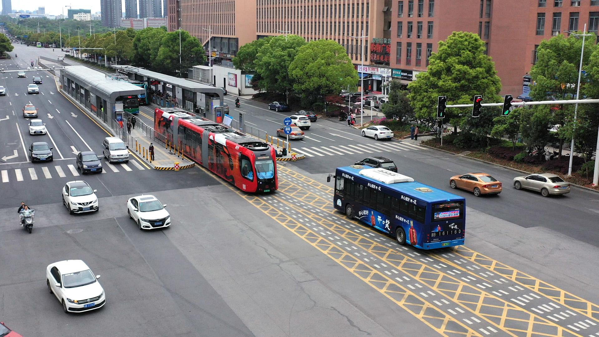 株洲市“智轨+公交”快速廊道。夏四亮 供图.jpg