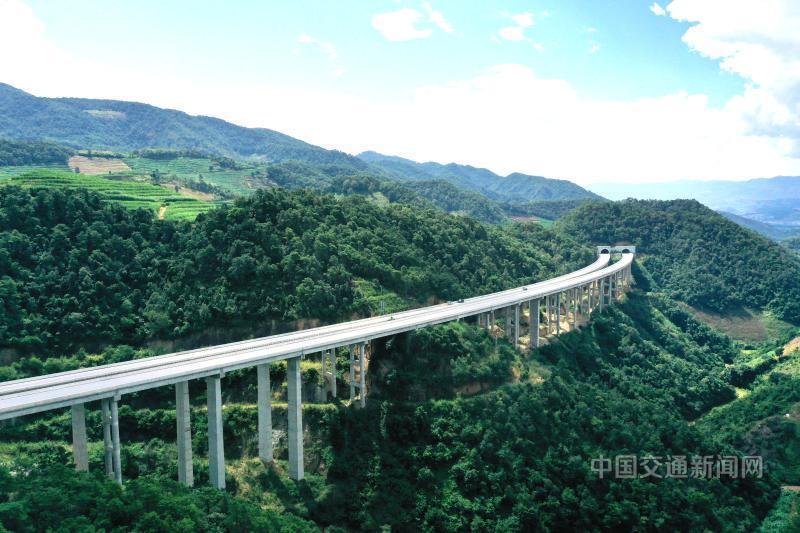 临双高速公路。.jpg