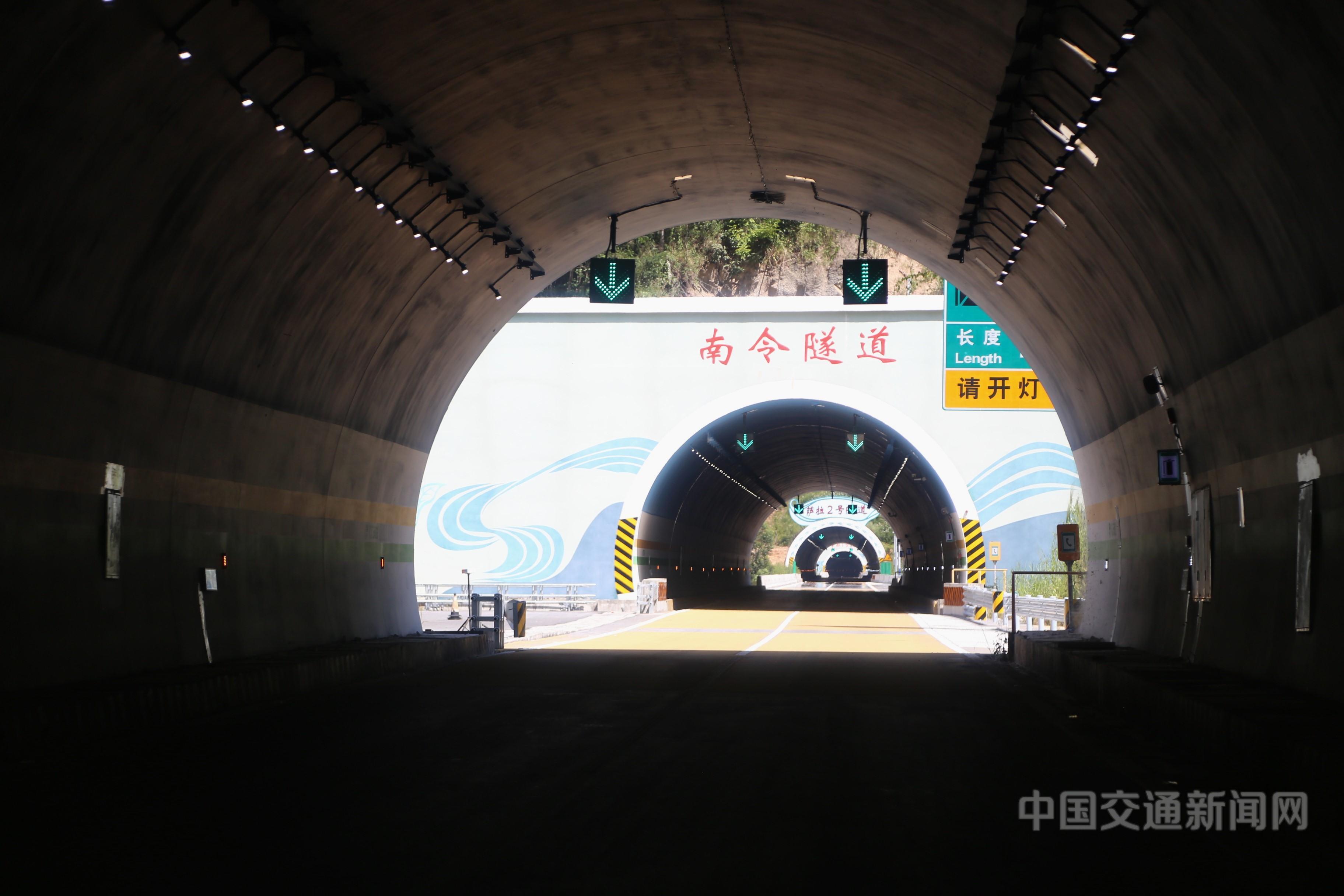 隧道洞口实现“一隧一景”。.jpg