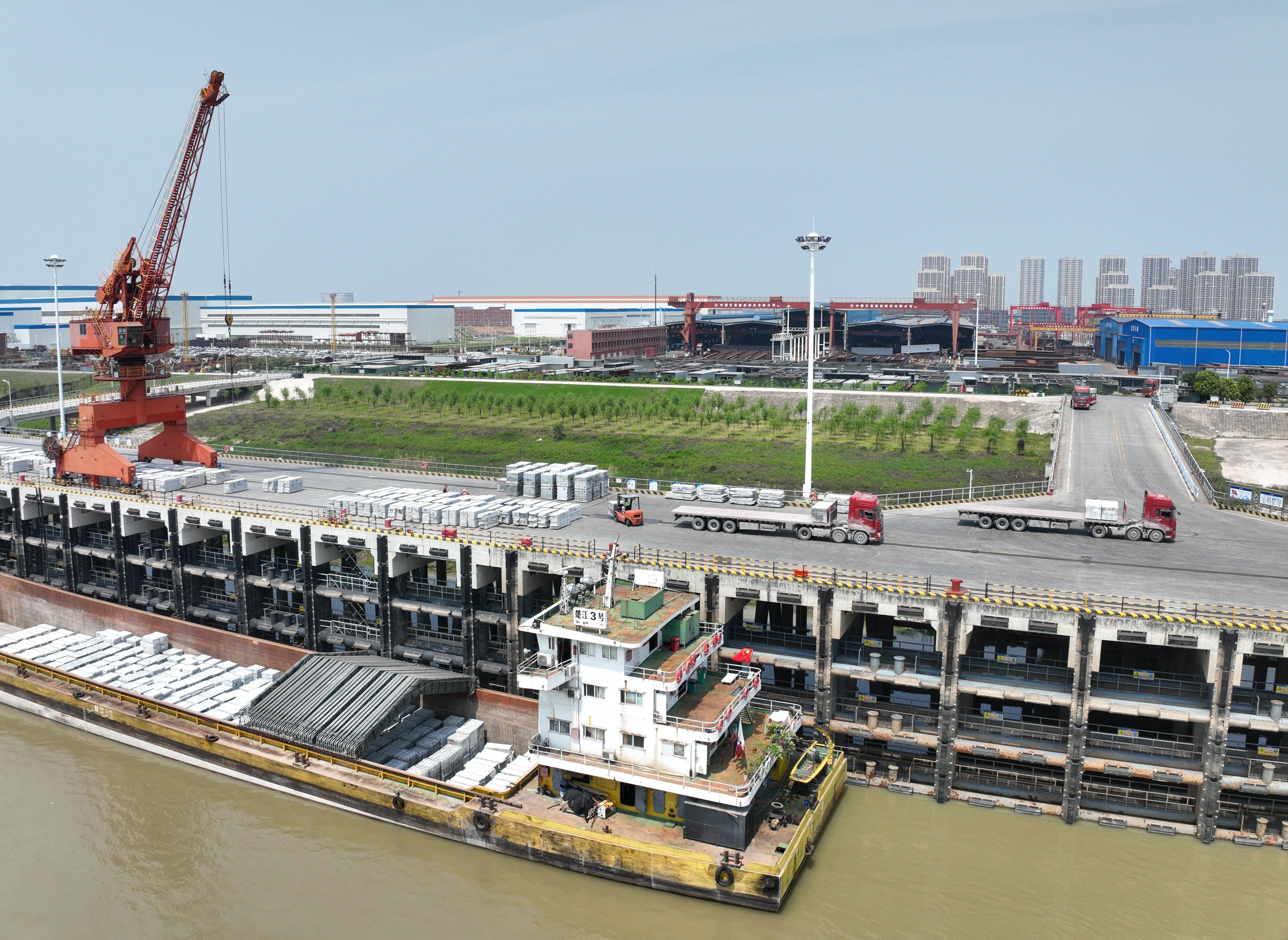 中交二航局阳逻产业园按下高质量发展"加速键"__中国交通新闻网