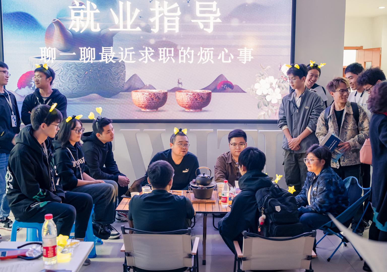 西南交大校招夜市.jpg