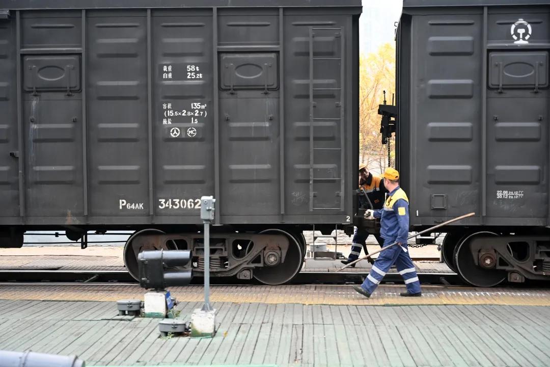 郑州北站当好春耕物资运输"传送带"__中国交通新闻网