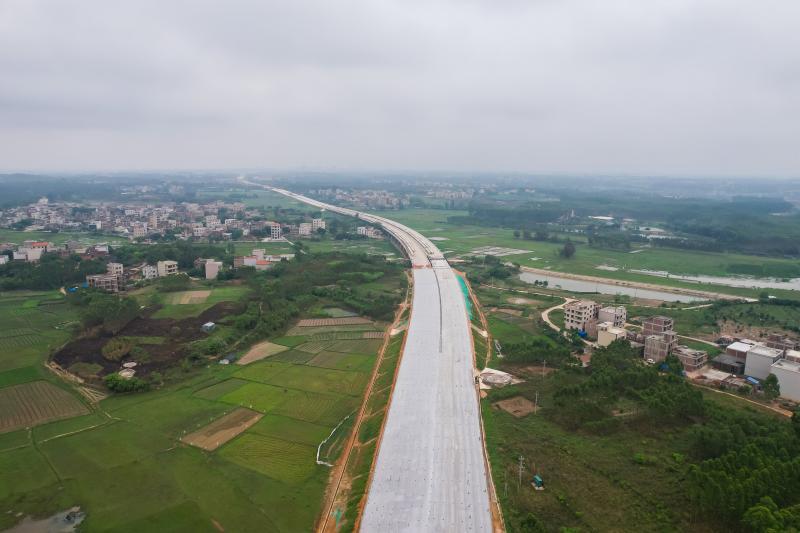 湛江机场高速全线桩基施工圆满完成.jpg