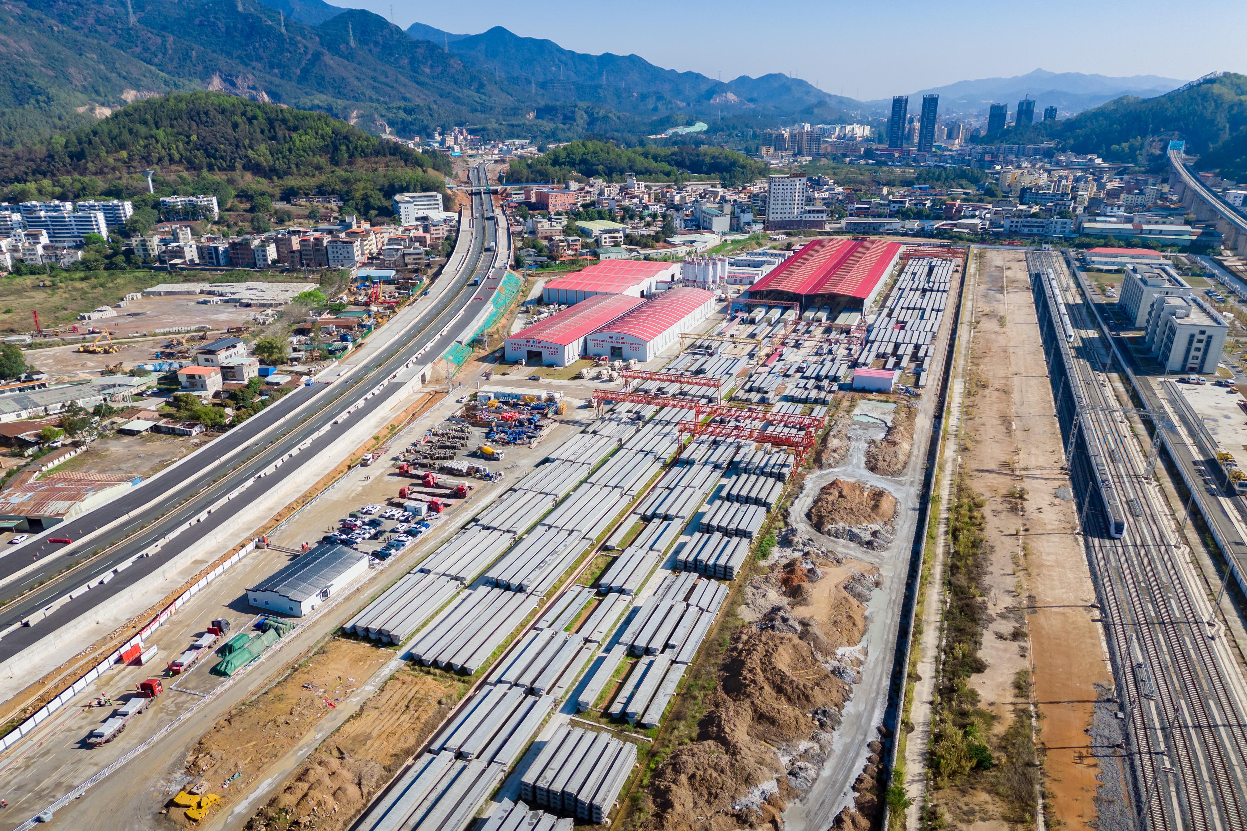 0806长深扩建智慧梁厂完成箱梁预制任务.jpg