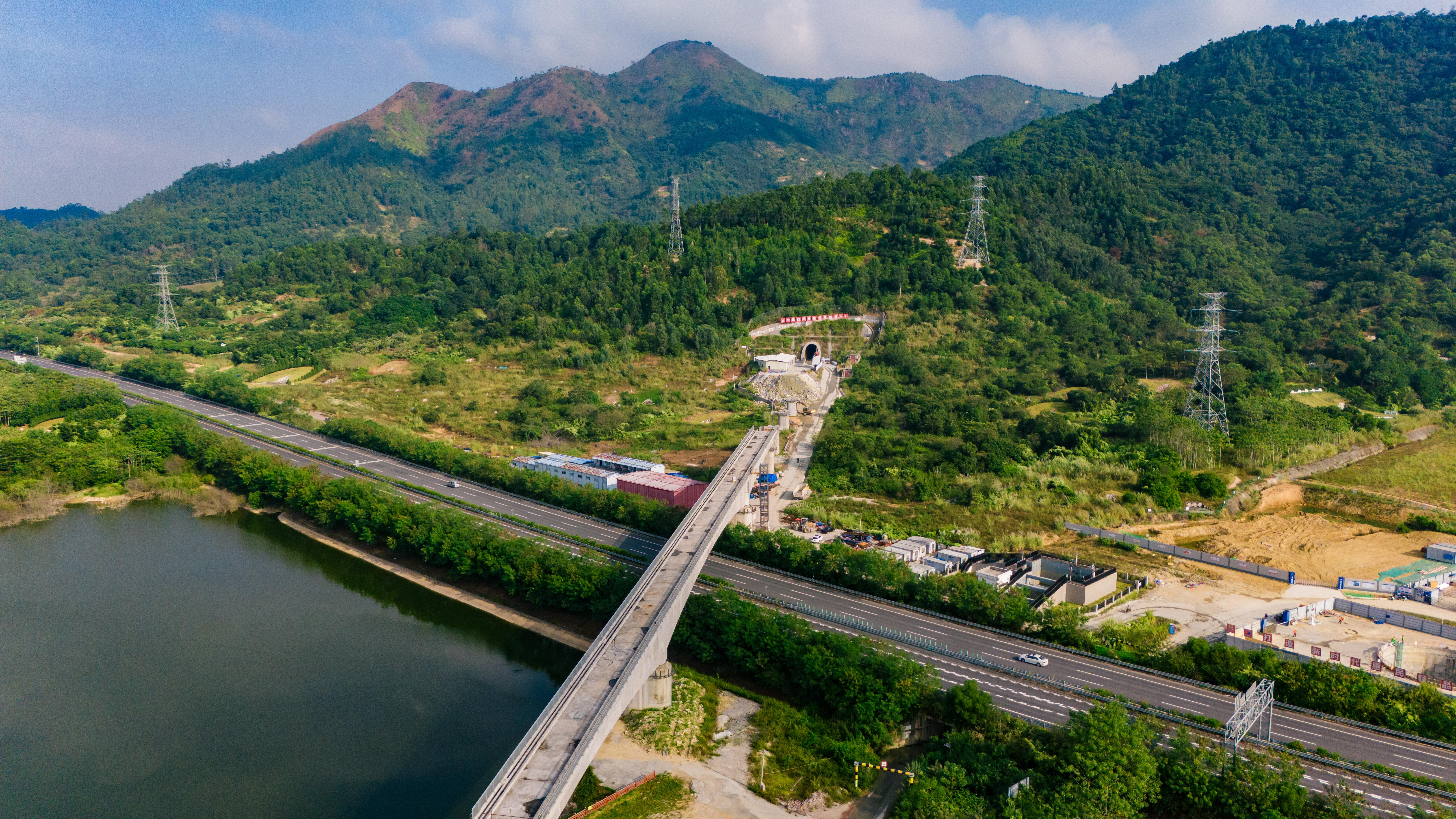 揭惠铁路新锡隧道顺利贯通11.jpg