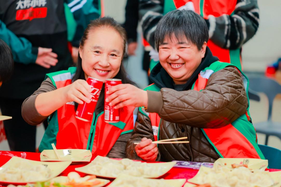 货车司机在司机驿站吃水饺过冬至。(2613886)-20241225104526.png