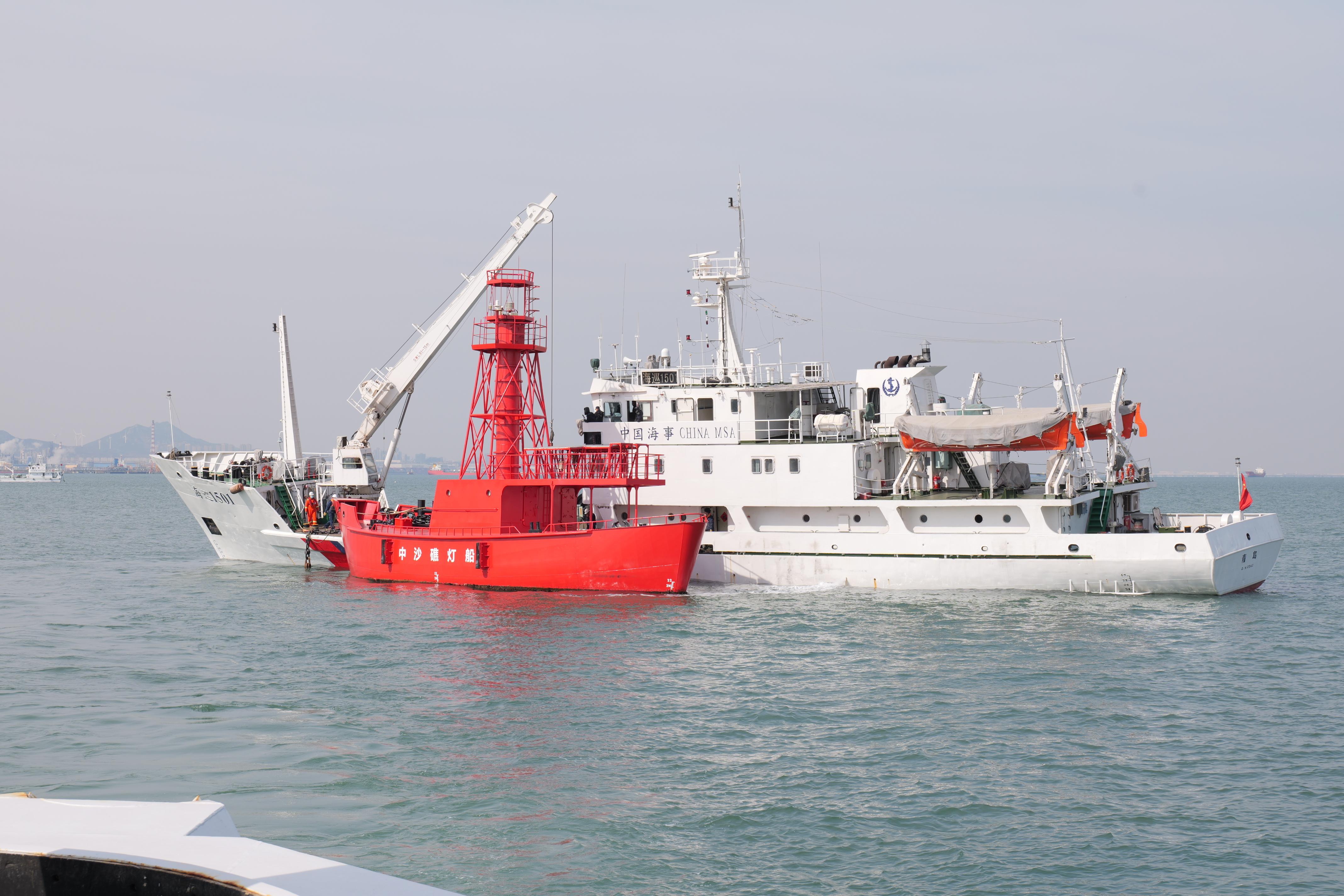 4、海巡1501轮准备抛设灯船北锚——周靖然摄.jpg