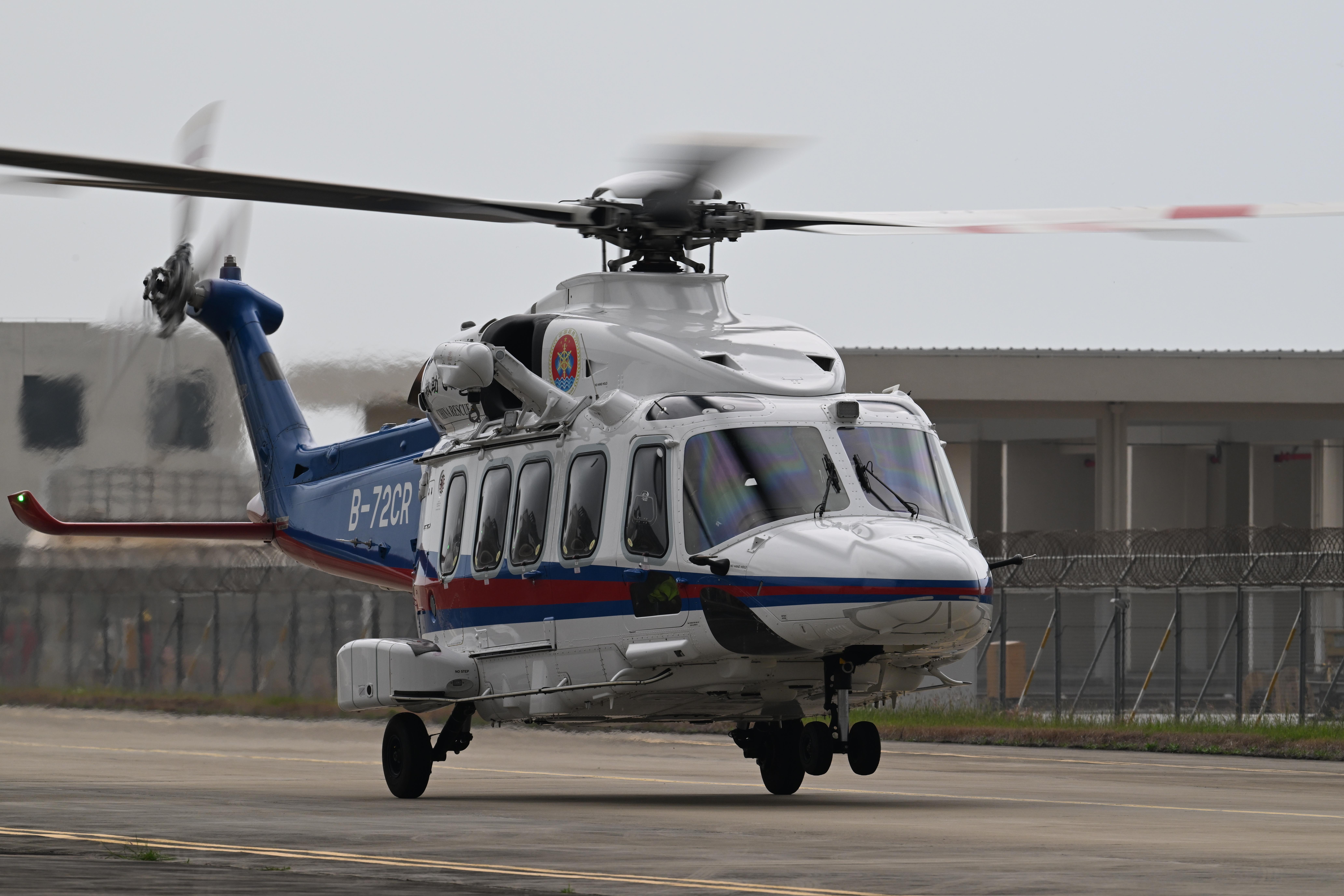 “B-72CR”救助机组完成第10次南沙岛礁常态化值守顺利返航珠海.jpg