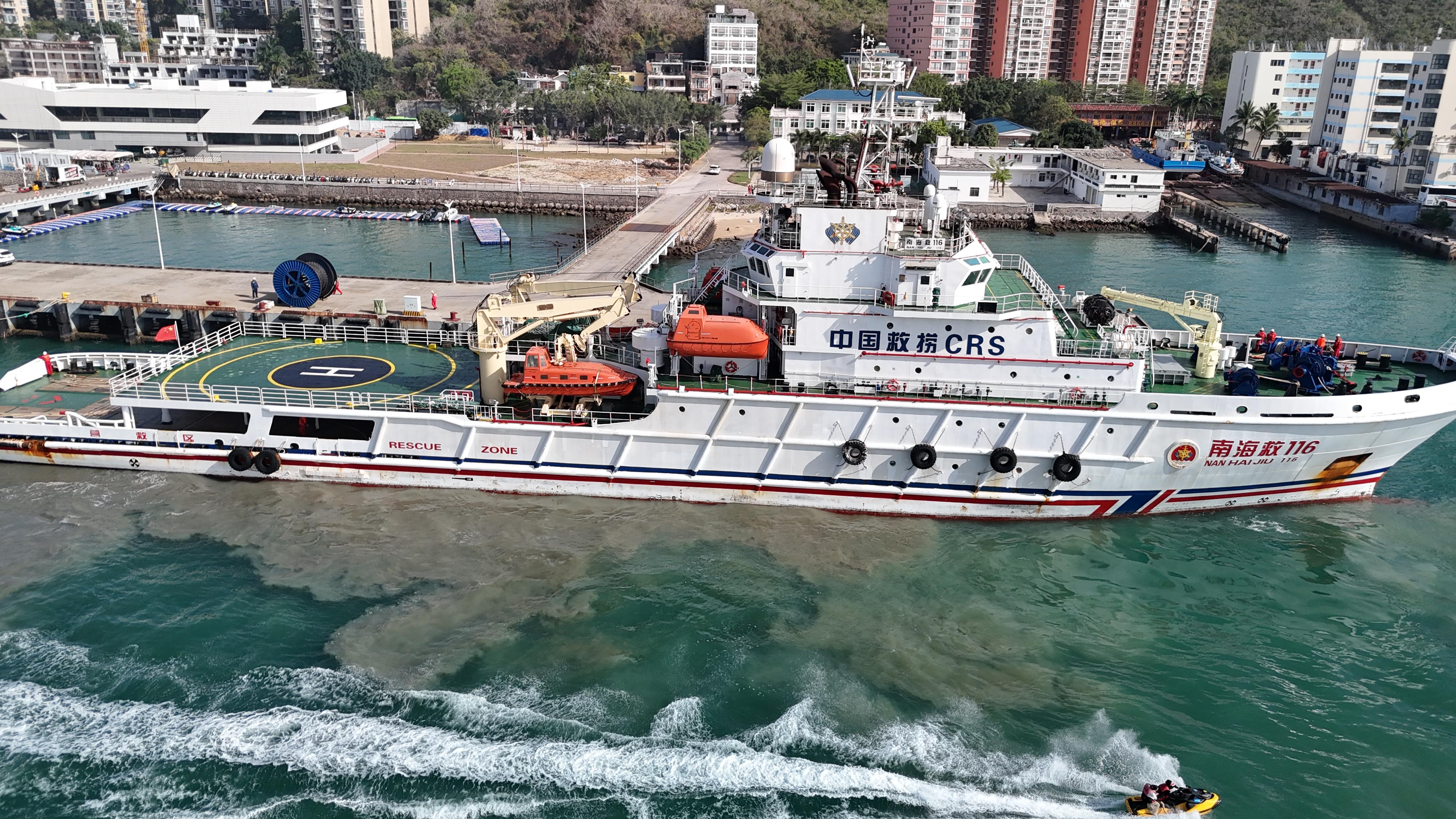 4月15日，结束三个多月南沙岛礁常态化值守后，“南海救116”轮回到三亚救助基地码头3.jpg