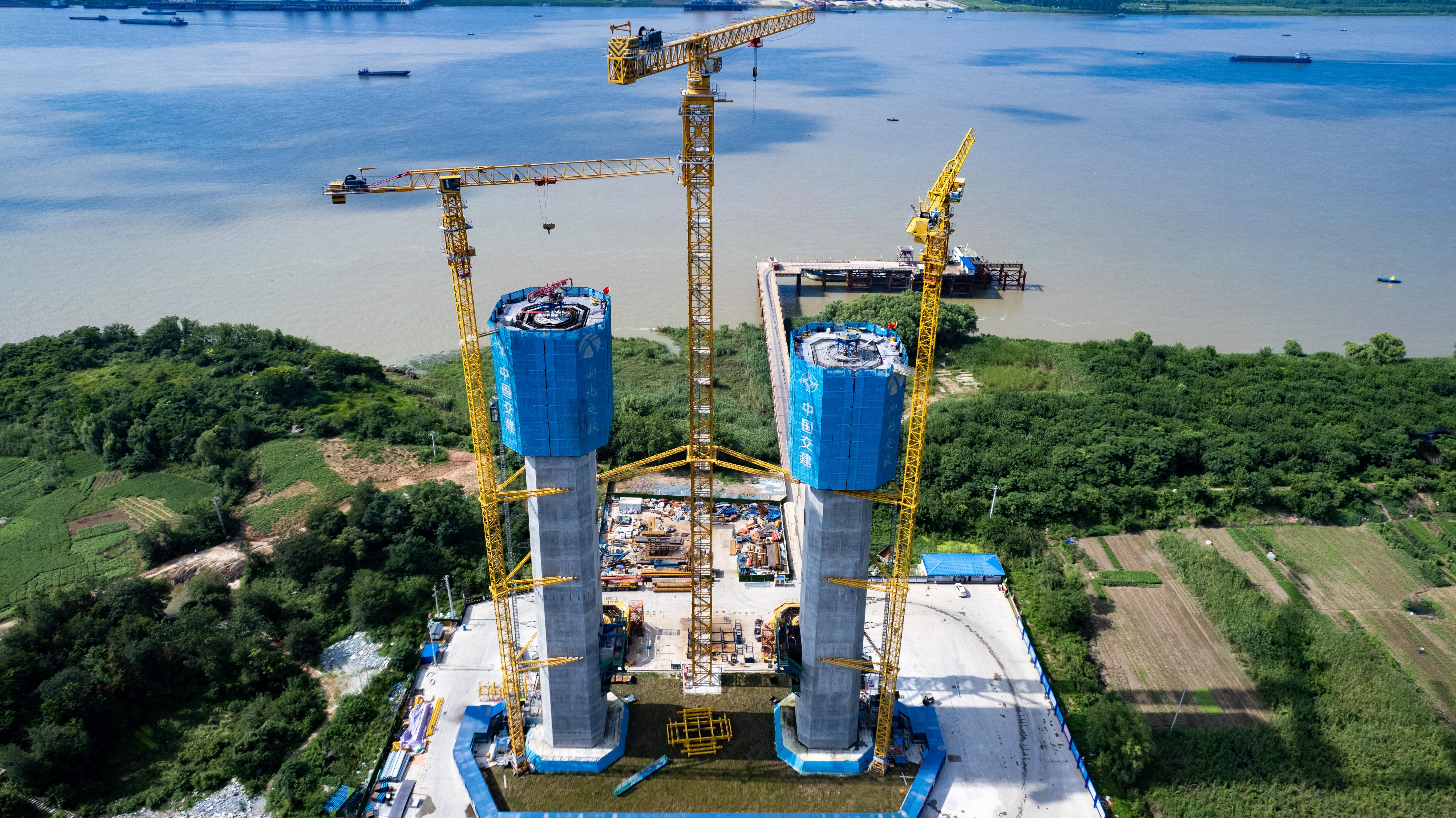 燕矶长江大桥筑塔机2.jpg