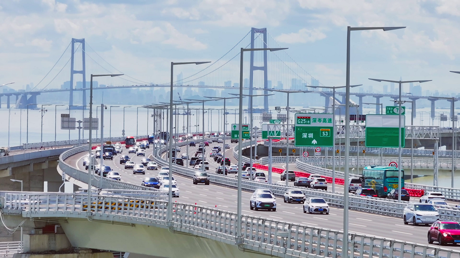 深中通道上人流、车流、物流川流不息.png