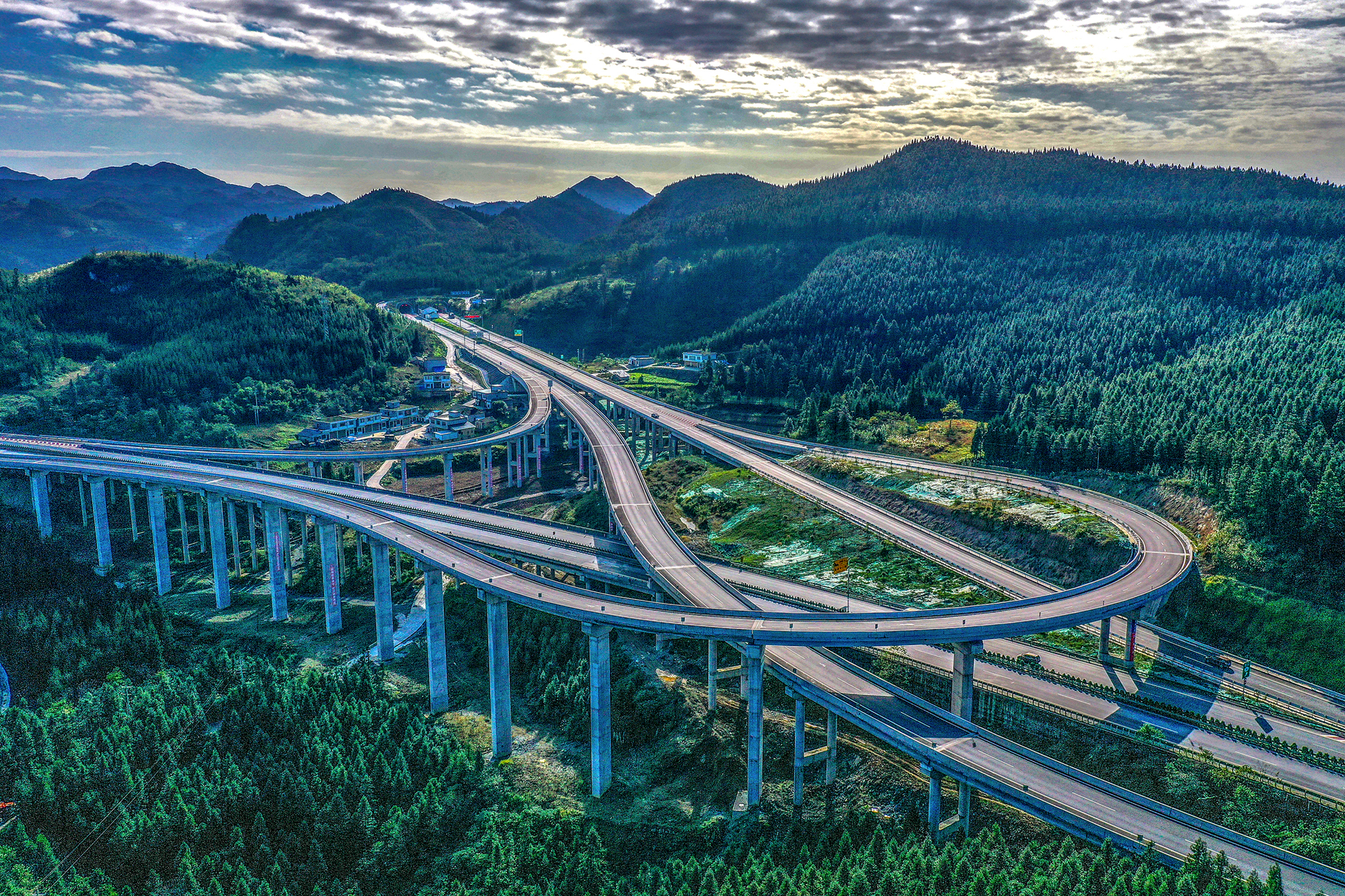 泸州交通2021强枢纽强支撑强串珠助力