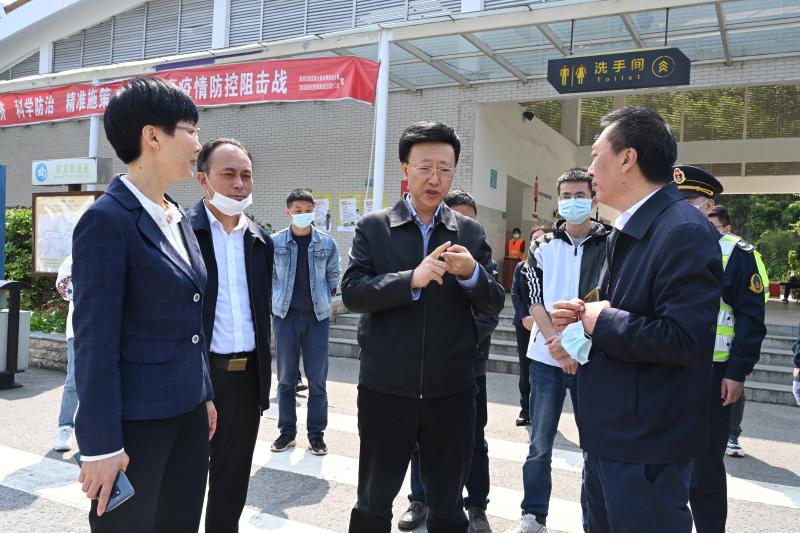 罗佳明调研高速公路服务和交通执法工作.jpg
