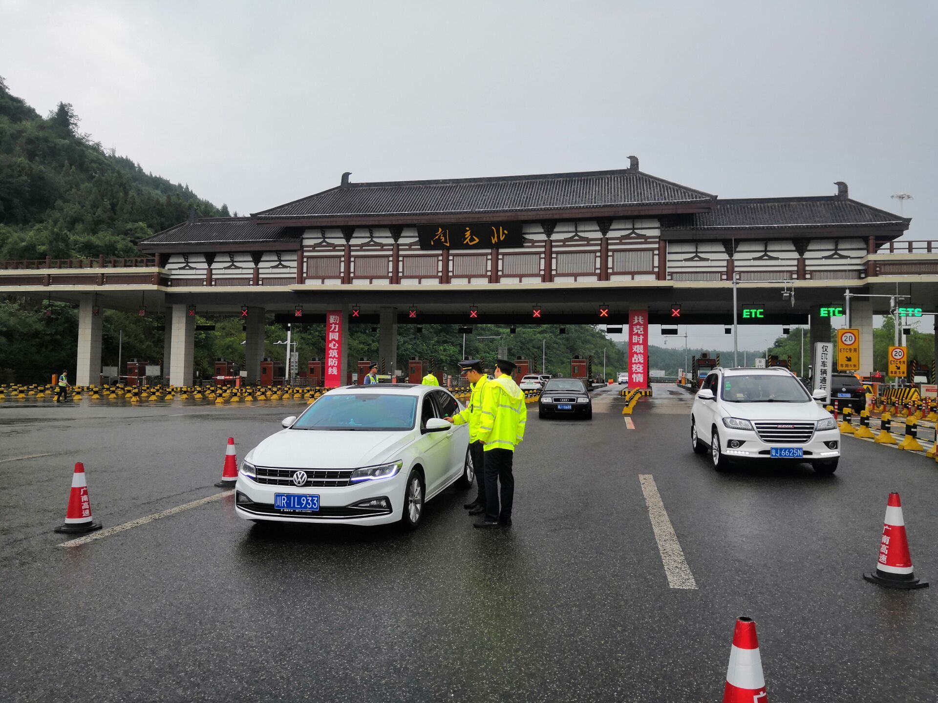检查非法营运车辆.jpg