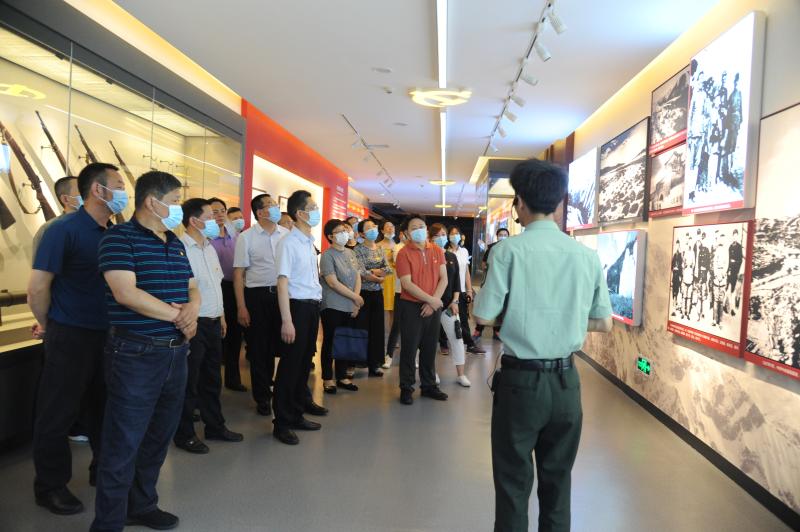 参观中国工农红军强渡大渡河纪念馆.jpg