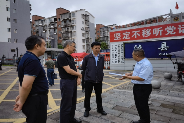 罗佳明在泸县指导交通应急抢险救灾工作     （蒋理  摄）.jpg