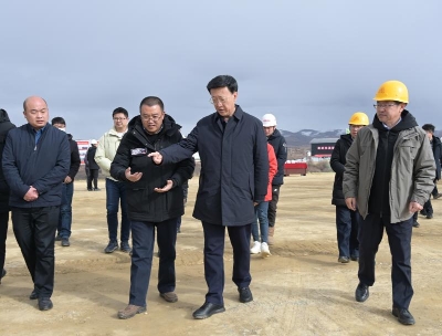 罗佳明在龙日坝互通调研          （陈龙  摄）.jpg