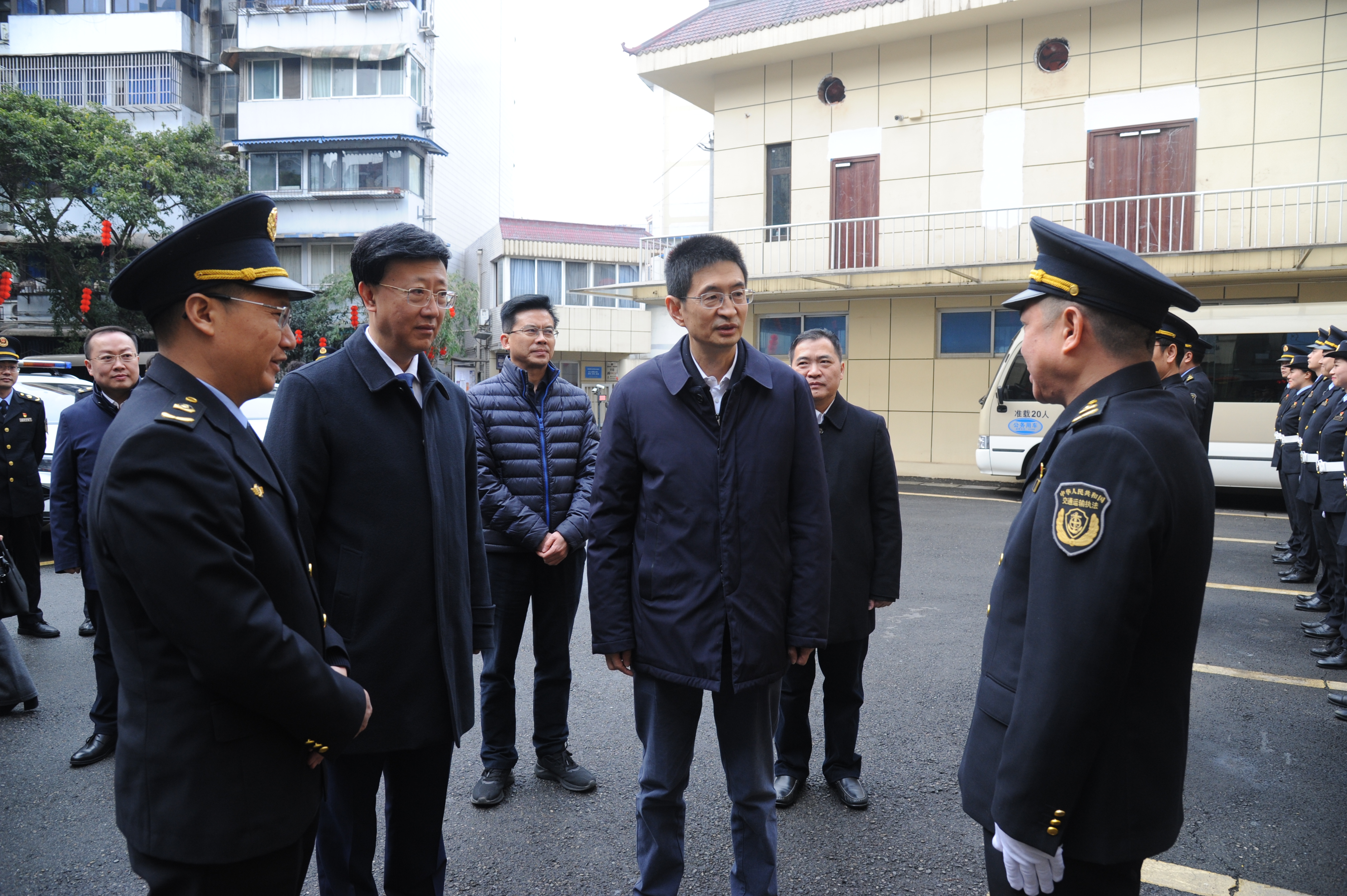 陈炜到省交通运输综合行政执法总队调研（徐鸿松  摄）.jpg
