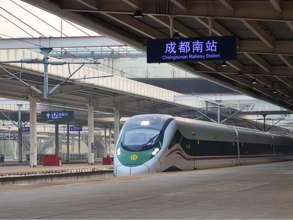 今年,成都市双流区共打造3条"护学专线"(s15区间,s62区间,s28区间)