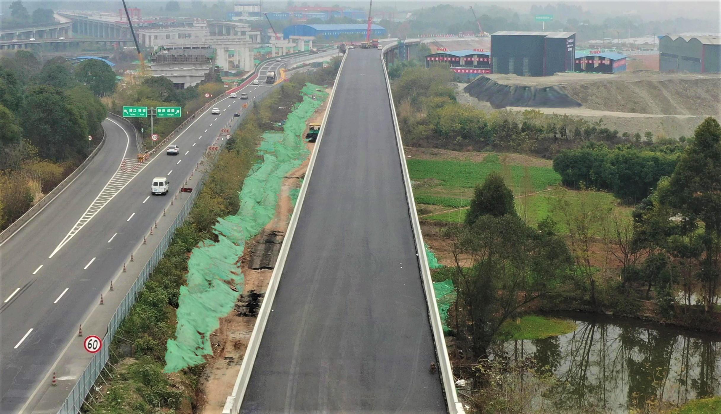 科技示范成乐高速扩容项目：彭山青龙大桥完工.jpg