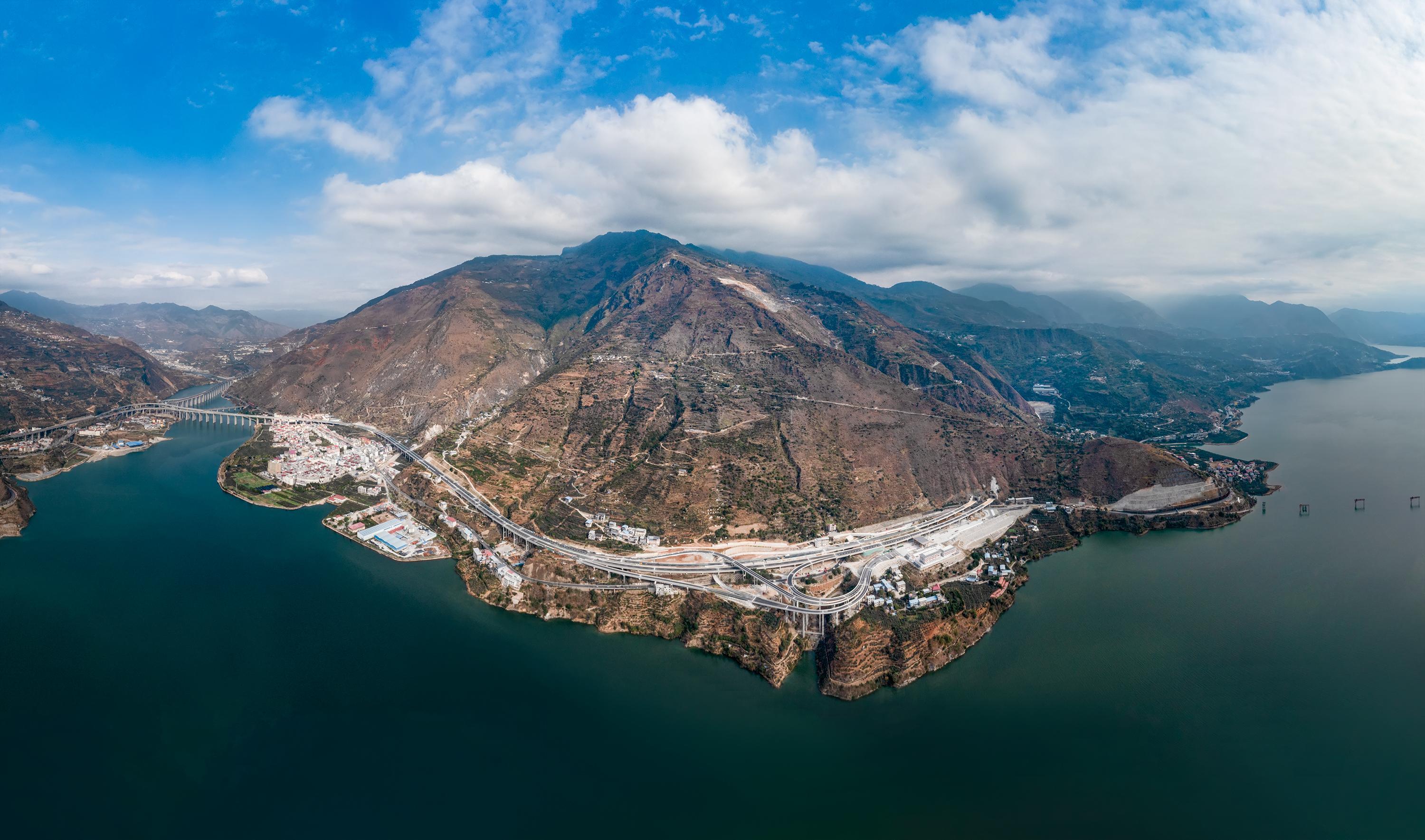 峨汉高速 (1).jpg