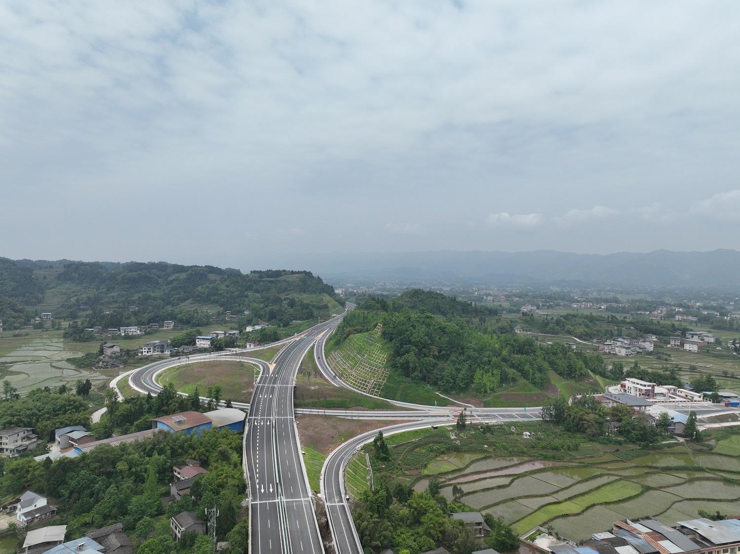 开梁高速任市互通  刘龙伟.jpg