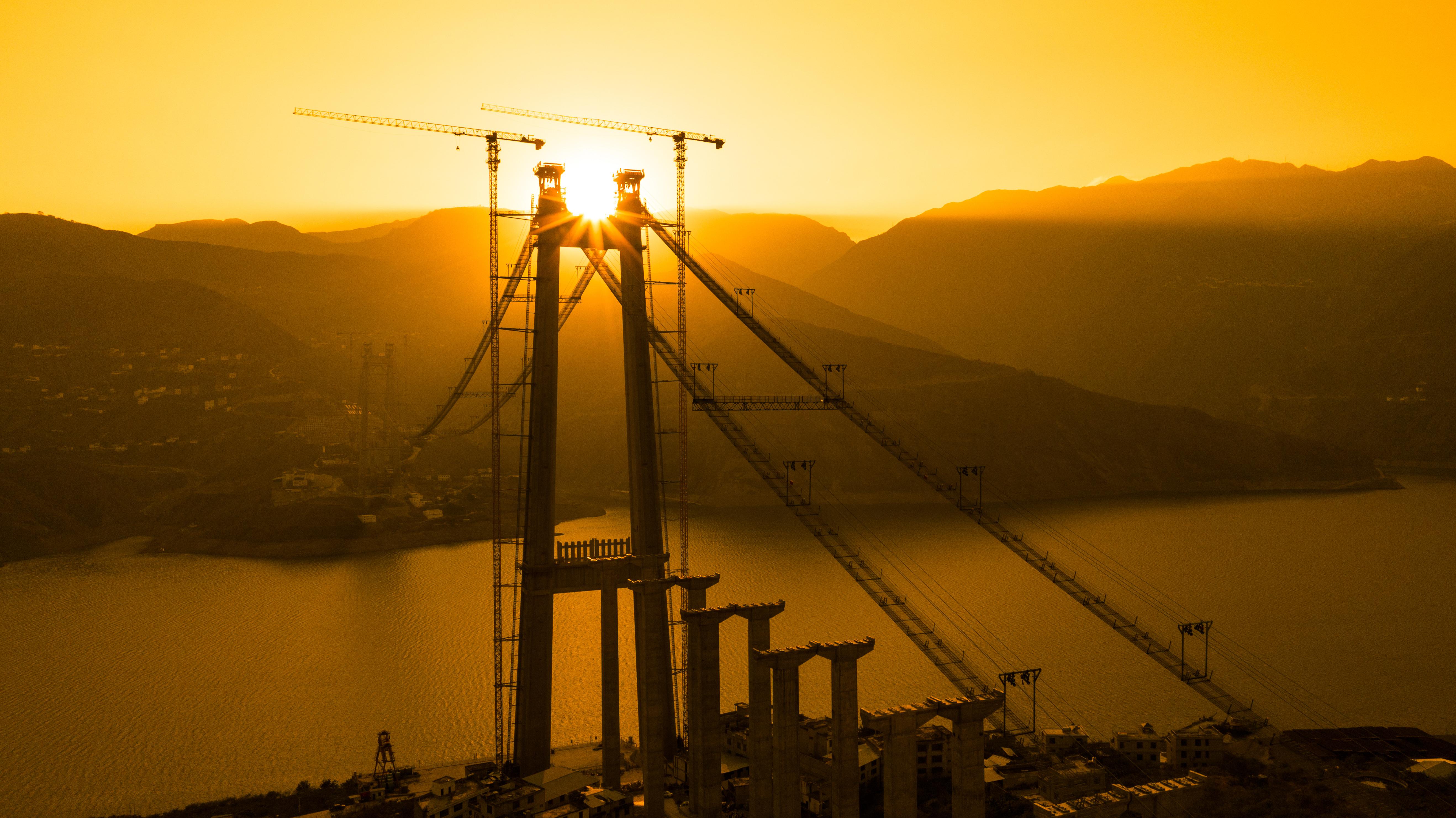 夕阳下的卡哈洛金沙江大桥.jpg