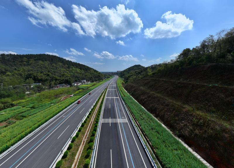 大邑县北二环路（邓波  摄）.jpg