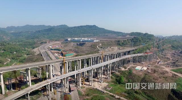 在23公里长的中交一公局集团重庆万州环线高速公路项目,四分部是所有