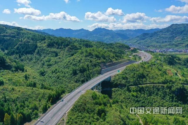重庆城开高速开州谭家至赵家段实现通车__中国交通新闻网