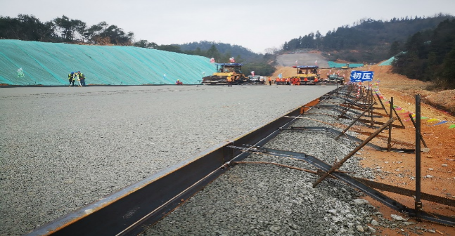 吉康高速改扩建c3标项目部初心如炬筑坦途通衢如虹贯吉康