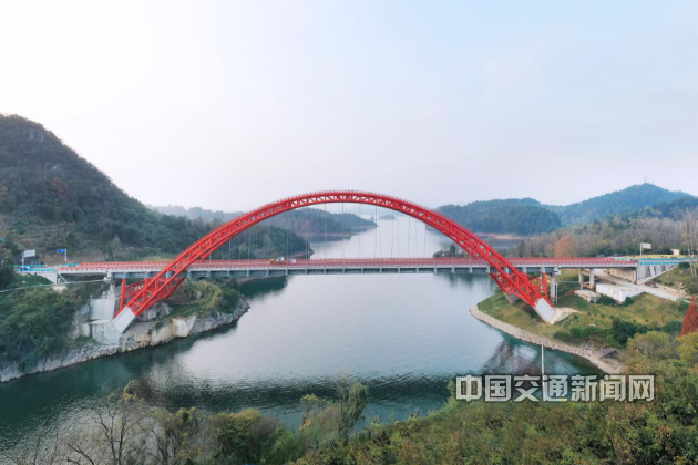 贵州桥梁集团花鱼洞大桥获桥梁界"诺贝尔奖"