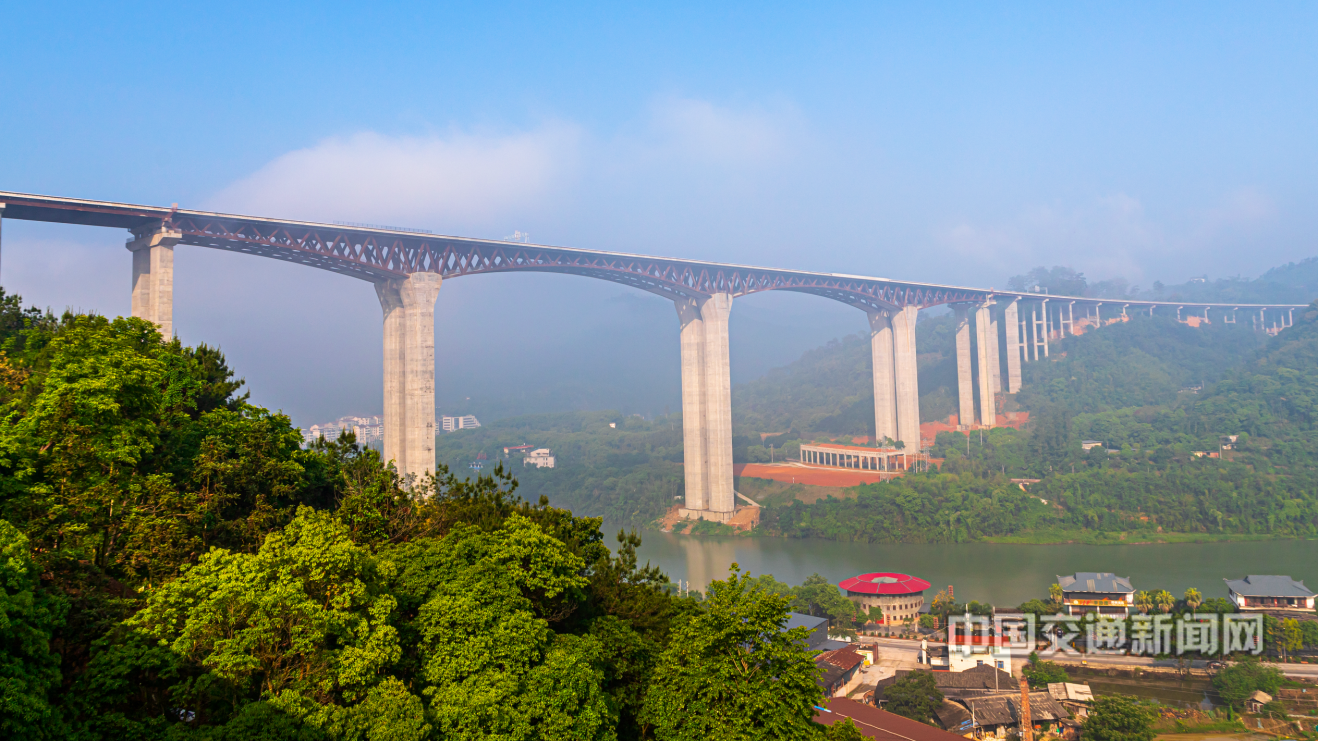 横跨闽赣湘的莆炎高速公路通车了