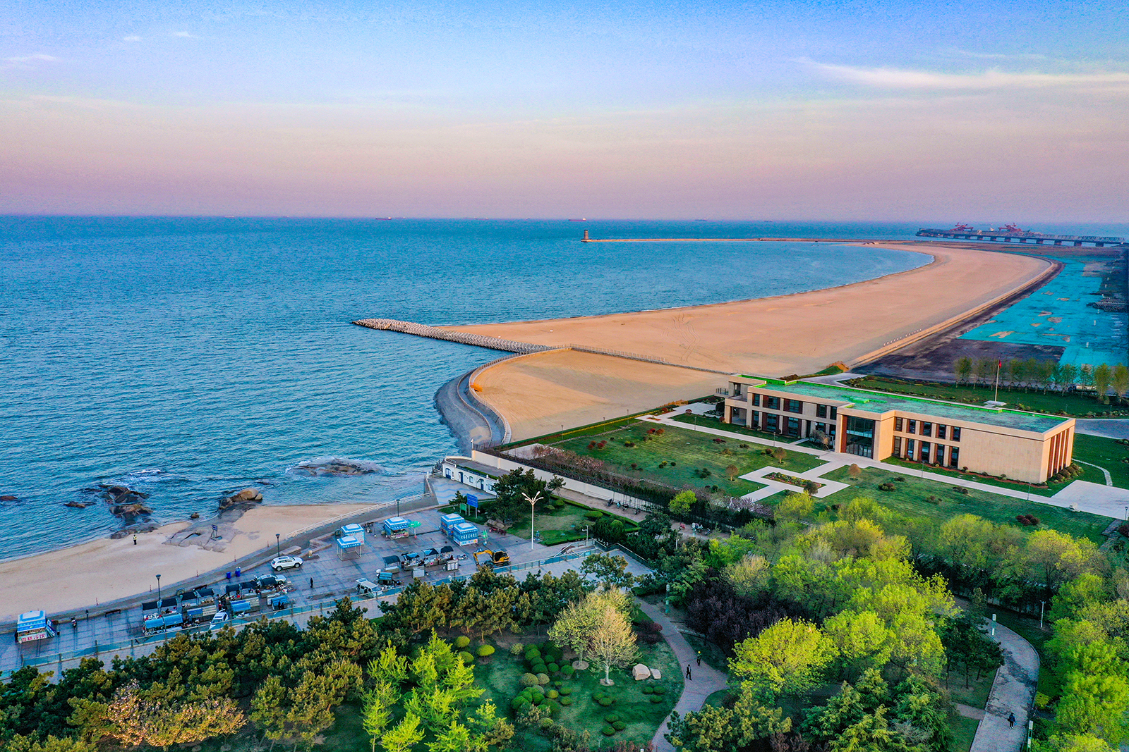 全国首个"退港还海"项目日照海龙湾在第51个世界环境日来临之际,6月5