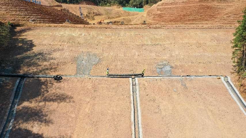 在a标二分部,其管段内大多为砂性土,修筑的台阶和边坡易冲刷.